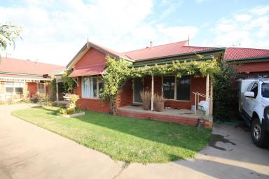 House For Sale - VIC - Rochester - 3561 - STYLISH, SPACIOUS & RENOVATED- 2-BEDROOM UNIT IN PRIME LOCATION  (Image 2)