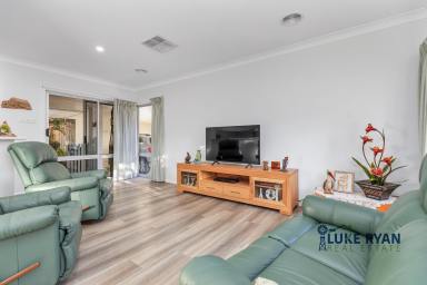 House For Sale - VIC - Rochester - 3561 - SCENIC RIVERSIDE LIVING ON A SPACIOUS 3601m² ALLOTMENT  (Image 2)