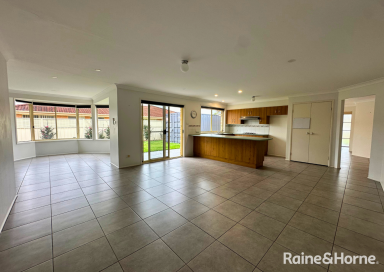 House Leased - NSW - Worrigee - 2540 - Family Home with Pool & Spacious Yard (Image 2)