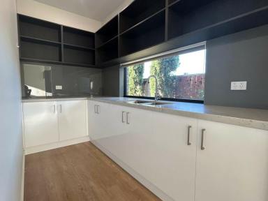 House Leased - VIC - Bairnsdale - 3875 - STUNNING & STYLISH  (Image 2)