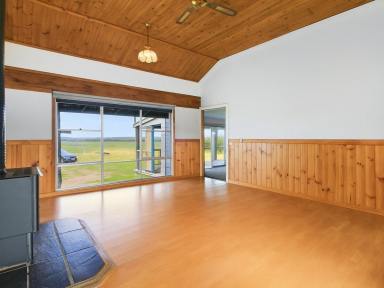 House For Sale - VIC - Orbost - 3888 - LIFESTYLE HOME WITH VIEWS OF THE SNOWY RIVER  (Image 2)