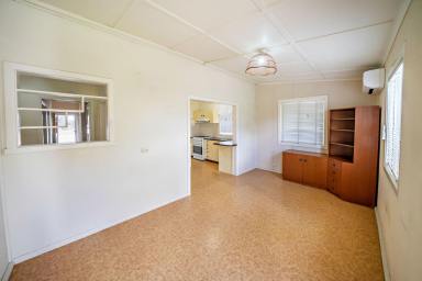 House For Lease - NSW - Taree - 2430 - Handy Location  (Image 2)