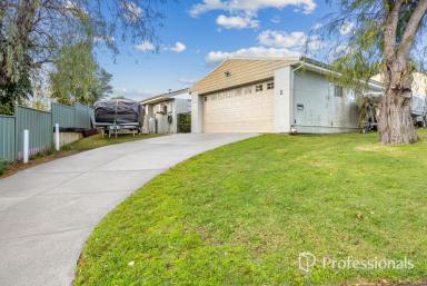 House For Sale - WA - Binningup - 6233 - 2 Parkview Close, Binningup - Beachside Living with Big Value!  (Image 2)