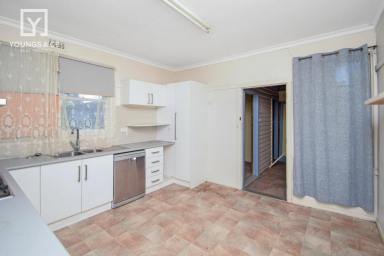 House For Sale - VIC - Mooroopna - 3629 - RENOVATORS & BARGAIN HUNTERS OVERLOOKING MOOROOPNA GOLF COURSE  (Image 2)