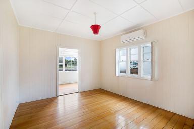House For Lease - QLD - Newtown - 4350 - Neat and Sweet cottage within walking distance of Clifford gardens  (Image 2)