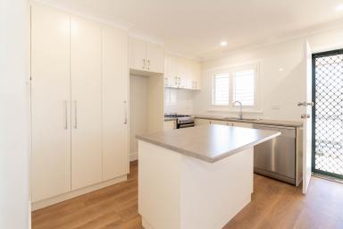 Unit For Lease - NSW - Wagga Wagga - 2650 - PERFECTLY SITIATED ACROSS FROM THE WOLLUNDRY LAGOON  (Image 2)
