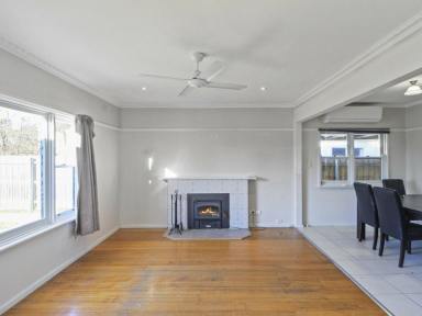 House For Lease - VIC - Bairnsdale - 3875 - 3 BEDROOM HOME – LARGE BACK YARD – 6 MONTH LEASE  (Image 2)