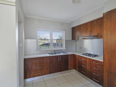 House For Lease - VIC - Bairnsdale - 3875 - 3 BEDROOM HOME – LARGE BACK YARD – 6 MONTH LEASE  (Image 2)