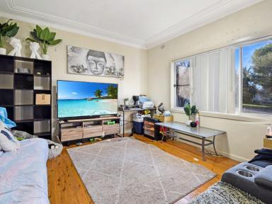 House For Sale - NSW - Young - 2594 - Low Maintenance 3 Bedroom Home With A Great Northly Aspect And Within Walking Distance To The Main Street  (Image 2)