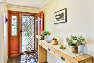 House For Sale - VIC - Mildura - 3500 - SPACIOUS FAMILY LIVING IN A QUIET COURT  (Image 2)