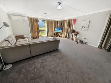 House For Sale - NSW - Narrandera - 2700 - LIGHT AND SPACIOUS  (Image 2)