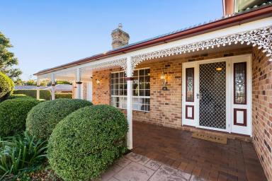 House For Sale - QLD - Middle Ridge - 4350 - Exquisite Middle Ridge Family Home Awaits You (Image 2)