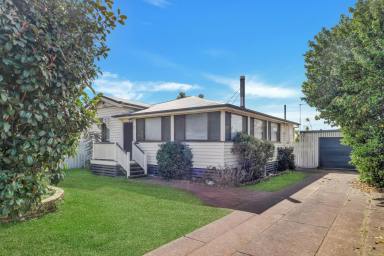 House Leased - QLD - Rockville - 4350 - Spacious 3-Bedroom Colonial with Outdoor Entertaining & Study in Quiet Neighborhood  (Image 2)