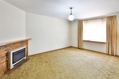House For Sale - VIC - Mildura - 3500 - DUAL OCCUPANCY OPPORTUNITY!  (Image 2)