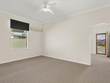House For Sale - NSW - Taree - 2430 - FEDERATION CHARM IN PRIME TAREE WEST LOCATION  (Image 2)