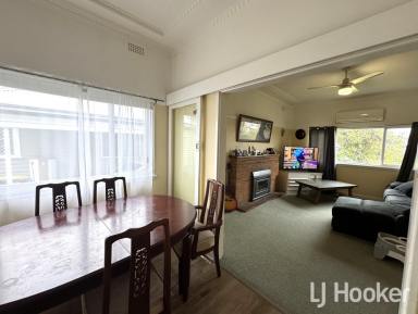 House For Sale - NSW - Inverell - 2360 - Plenty of Room to Move – Inside & Out!  (Image 2)