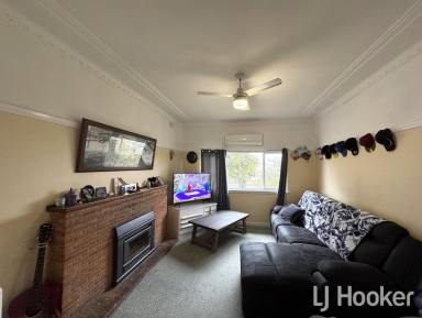 House For Sale - NSW - Inverell - 2360 - Plenty of Room to Move – Inside & Out!  (Image 2)