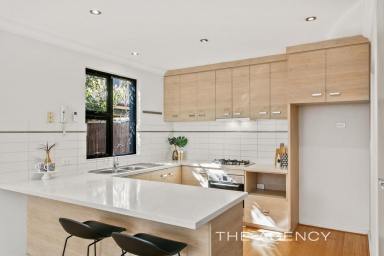 Townhouse For Sale - WA - Glendalough - 6016 - Spacious & Stylish Rear Townhouse!  (Image 2)