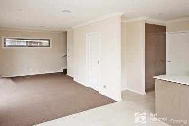 Townhouse For Lease - VIC - Cranbourne - 3977 - Prime Location with Convenient Access to Amenities  (Image 2)
