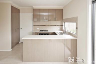 Townhouse For Lease - VIC - Cranbourne - 3977 - Prime Location with Convenient Access to Amenities  (Image 2)