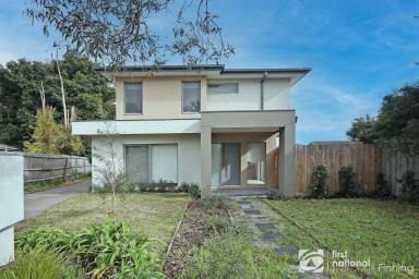 Townhouse Leased - VIC - Cranbourne - 3977 - Prime Location with Convenient Access to Amenities  (Image 2)