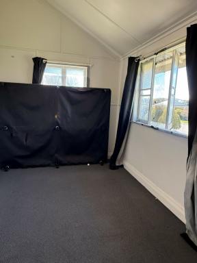 House For Sale - QLD - Warwick - 4370 - Neat, Spacious & Sub Division Potential  (Image 2)