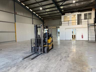 Industrial/Warehouse For Lease - NSW - Tamworth - 2340 - Great Location - Warehouse with Offices  (Image 2)