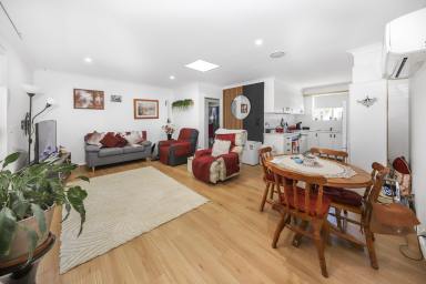 Flat For Sale - NSW - Tumut - 2720 - Beautifully Renovated Two Bedroom Unit.  (Image 2)