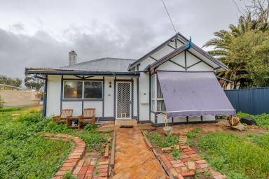 House For Sale - VIC - Manangatang - 3546 - Great buying under $200k!  (Image 2)