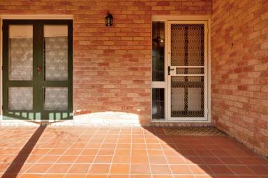 House For Sale - VIC - Mildura - 3500 - Wonderful location - Lots of accommodation  (Image 2)