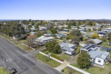 House For Sale - QLD - Warwick - 4370 - A Classic Warwick Charmer on a Generous Block  (Image 2)