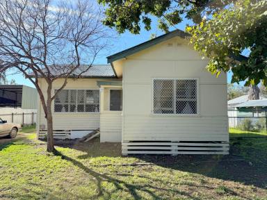 House For Sale - NSW - Moree - 2400 - INVEST OR OCCUPY!  (Image 2)