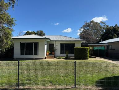 House For Sale - NSW - Moree - 2400 - MUCH LOVED HOME - CLOSE TO SCHOOLS!  (Image 2)