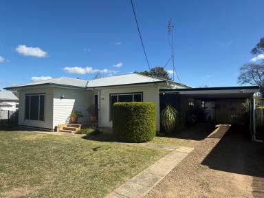 House For Sale - NSW - Moree - 2400 - MUCH LOVED HOME - CLOSE TO SCHOOLS!  (Image 2)
