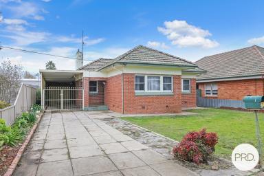 House For Sale - NSW - North Albury - 2640 - LOCATION MEETS OPPORTUNITY  (Image 2)