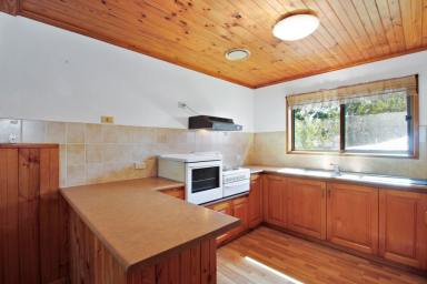 House For Sale - QLD - Macleay Island - 4184 - Prime Location – Steps to Water & Bowls Club  (Image 2)