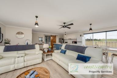 House For Sale - SA - Meningie - 5264 - Lovely Waterfront 3 bedroom home  (Image 2)