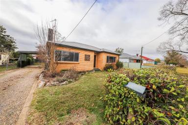 House For Sale - NSW - Tumut - 2720 - Centrally located family home  (Image 2)