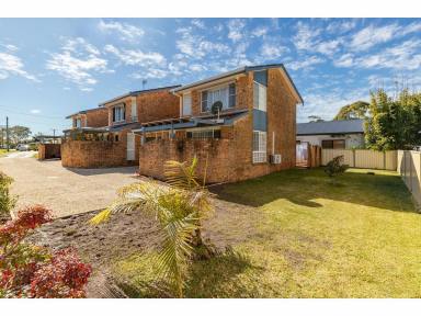 Townhouse For Sale - NSW - Forster - 2428 - QUIET LOCATION - 2 BEDROOM TOWNHOUSE  (Image 2)