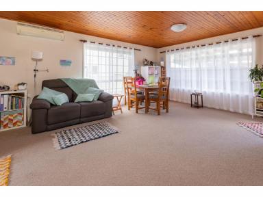 Townhouse For Sale - NSW - Forster - 2428 - QUIET LOCATION - 2 BEDROOM TOWNHOUSE  (Image 2)