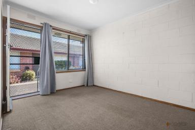 Unit For Lease - VIC - Parkdale - 3195 - COSY | ONE BEDROOM UNIT | GREAT LOCATION  (Image 2)