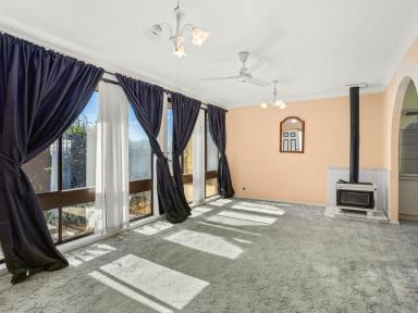 House For Sale - NSW - Taree - 2430 - UNLOCK THE POTENTIAL OF THIS TAREE WEST GEM  (Image 2)