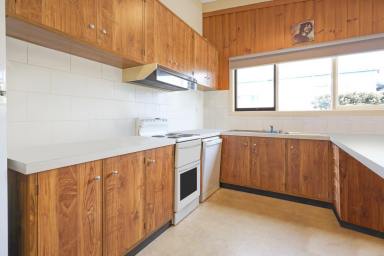 House For Sale - VIC - East Bairnsdale - 3875 - Low Maintenance Home Overlooking Parkland  (Image 2)