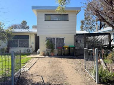 House For Sale - NSW - Moree - 2400 - CLOSE TO THE AQUATIC CENTRE  (Image 2)
