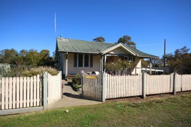 House For Sale - VIC - Rochester - 3561 - EXCITING RENOVATION OPPORTUNITY  (Image 2)