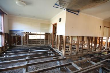 House For Sale - VIC - Rochester - 3561 - EXCITING RENOVATION OPPORTUNITY  (Image 2)