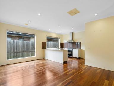 House For Sale - VIC - Eastwood - 3875 - STYLISH FAMILY LIVING IN THE HEART OF EASTWOOD ESTATE  (Image 2)