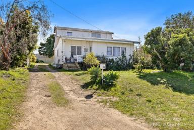 House For Sale - WA - Falcon - 6210 - Beachside Opportunity in Prime Falcon Location  (Image 2)