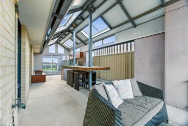 House For Sale - WA - Ridgewood - 6030 - Resort Style Entertaining!  (Image 2)