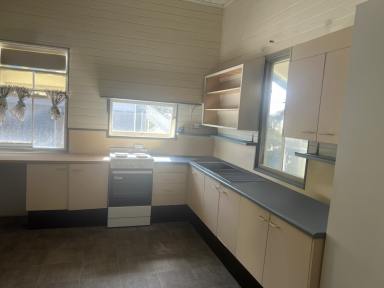 House For Lease - QLD - South Mackay - 4740 - CHARMING 2-BEDROOM HOME IN SOUTH MACKAY  (Image 2)